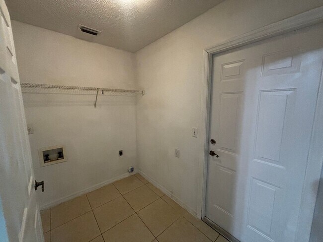 Building Photo - 3/2 Home Silver Springs Shores with Solar ...