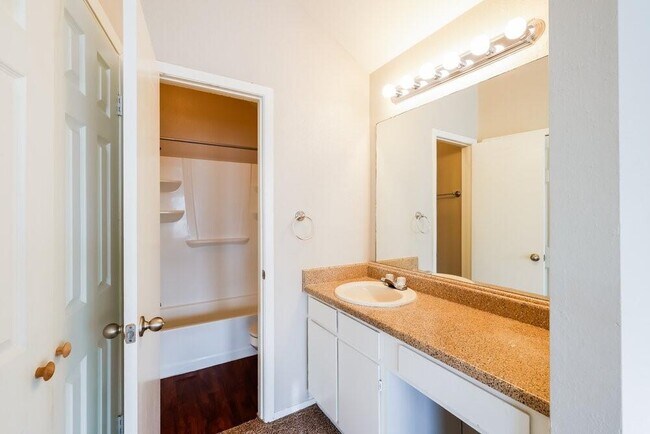 Building Photo - 5907 Beaconridge Dr