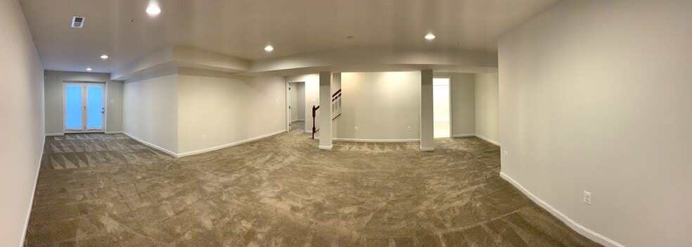 Building Photo - 771 Ravenwood Dr