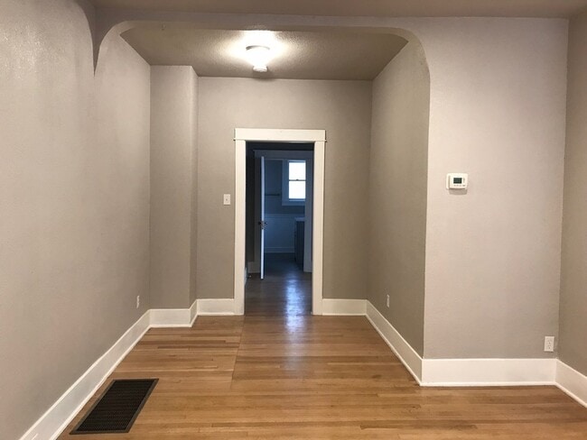 Building Photo - 1323 10th Ave