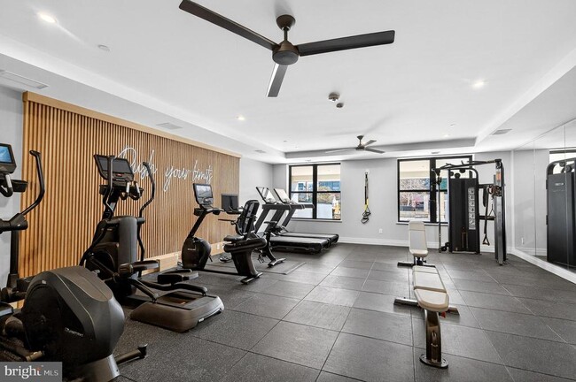 Building Photo - 811 S Columbus St