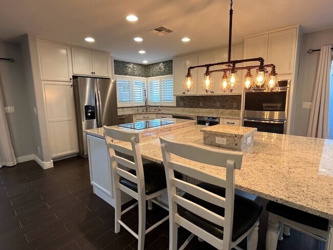 Building Photo - Elegant North Glendale Retreat with Premium Upgrades