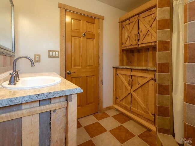 Building Photo - 944 Clover Dr