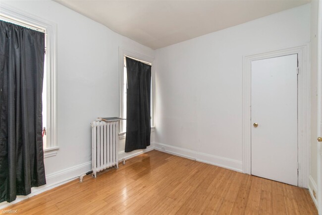 Building Photo - 3 br, 1 bath Triplex - 1603 W OXFORD ST Un...