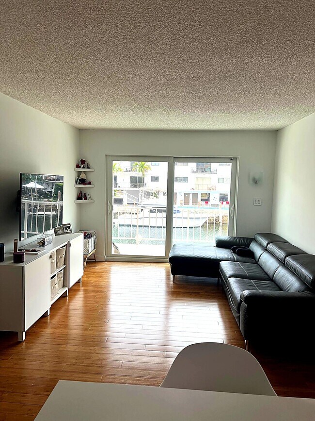 Building Photo - 3522 NE 171 St