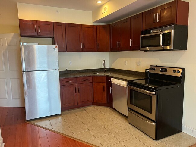 Building Photo - 678 N 33rd St
