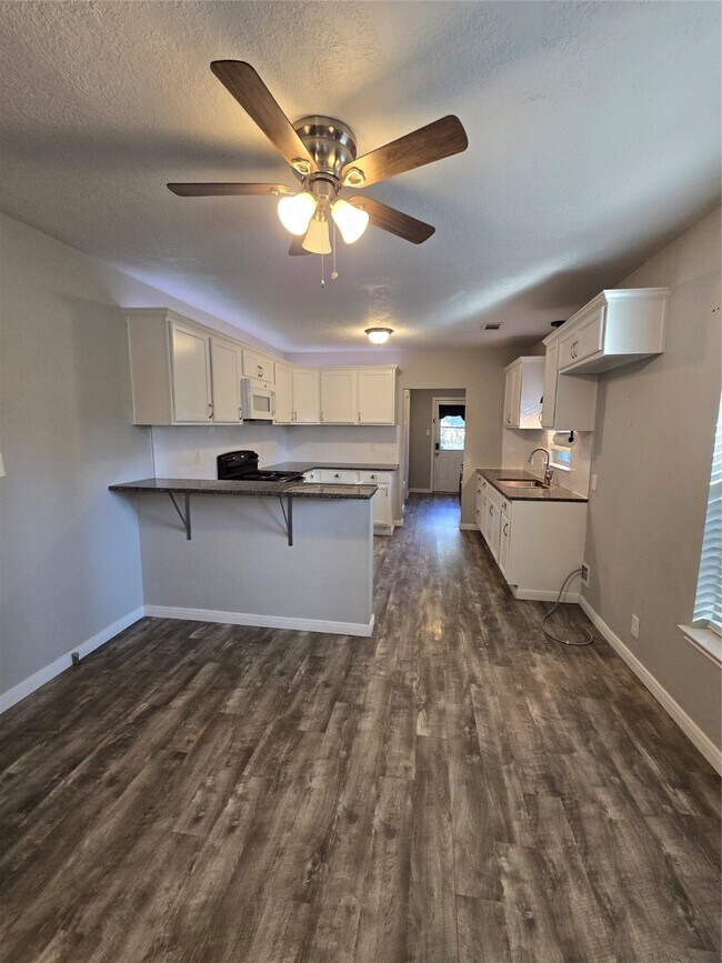 Building Photo - 511 S Roosevelt Ave