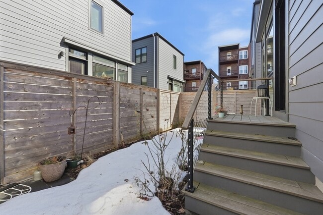 Building Photo - 6 Richardson St