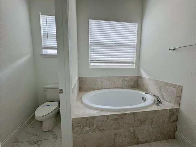 Building Photo - 725 Dennis Ave