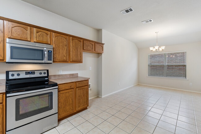 Building Photo - 2281 Fieldcrest Dr