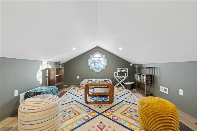 Building Photo - Stunning 4BR/2.5BA Home in Prime West End Location - 2 Car Garage!!