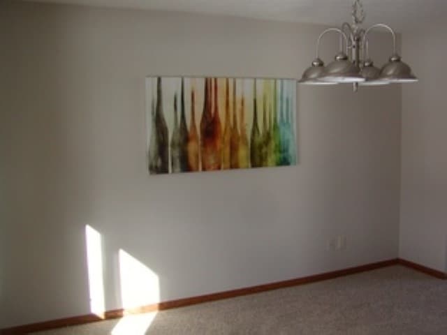 Building Photo - 4 Bedroom 3 Bath home available in Rockford