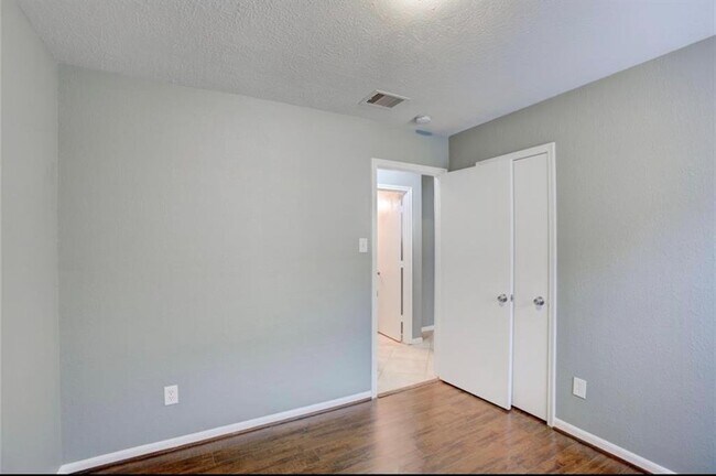 Building Photo - 16407 Grants Manor Ct