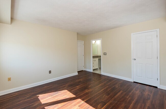 Building Photo - 1 Ledgewood Way