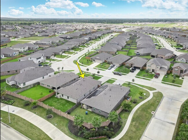 Building Photo - 2612 Golden Palms Ln