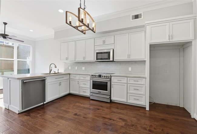 Building Photo - 7535 Olympia Dr