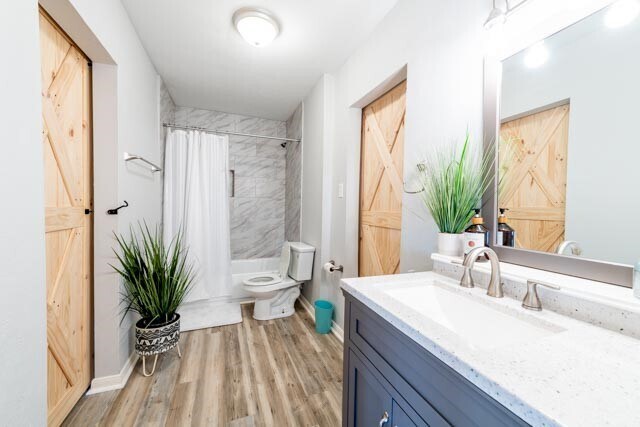 Building Photo - 230 White Cedar St