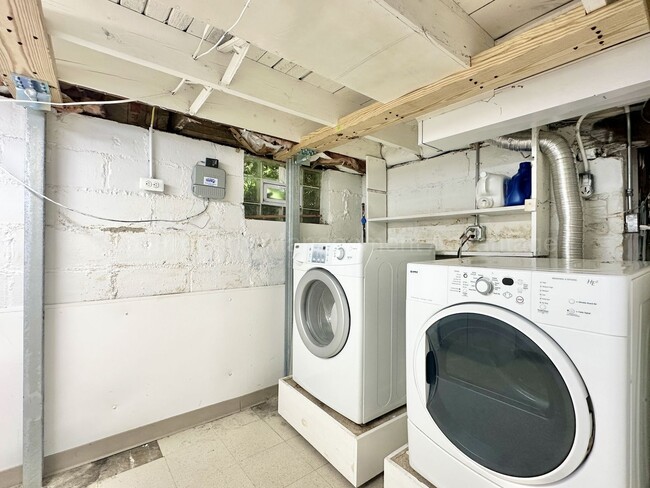 Building Photo - 4 Bedrooms, Endless Charm and Steps from D...