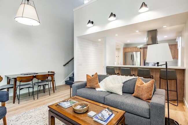 Building Photo - Luxury Condo Retreat at the base of Park C...