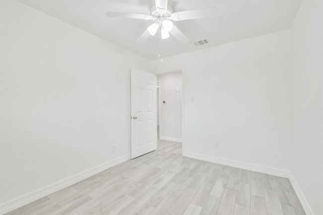 Building Photo - 7623 Yellow Pine Dr