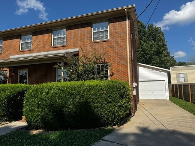 Building Photo - Townhome with attached garage near Tech Corridor and Research Park