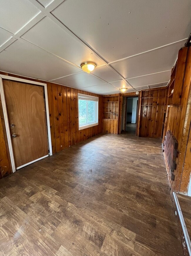 Building Photo - 3 Bedroom 1 Bathroom Ranch in East Denver!