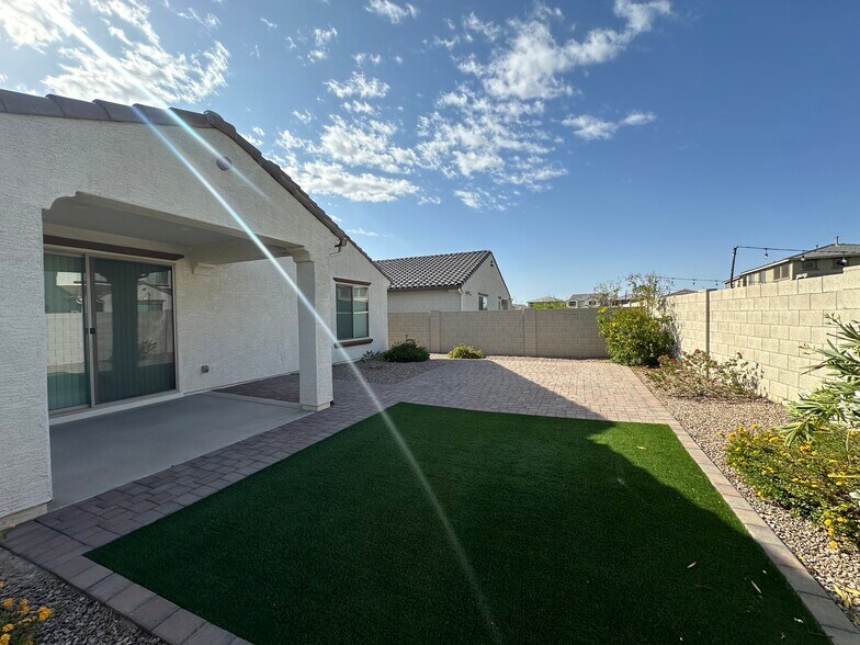 Building Photo - 5708 N 88th Ave