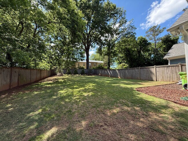 Building Photo - Stunning 3BD, 2.5BA Downtown Raleigh Home with Modern Updates, Large Fenced In Backyard, Fire Pit...