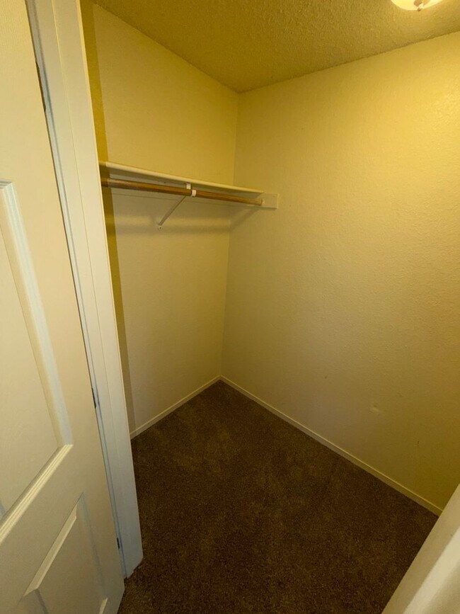 Building Photo - Upgrade Your Living: Spacious 4-Bedroom Ho...