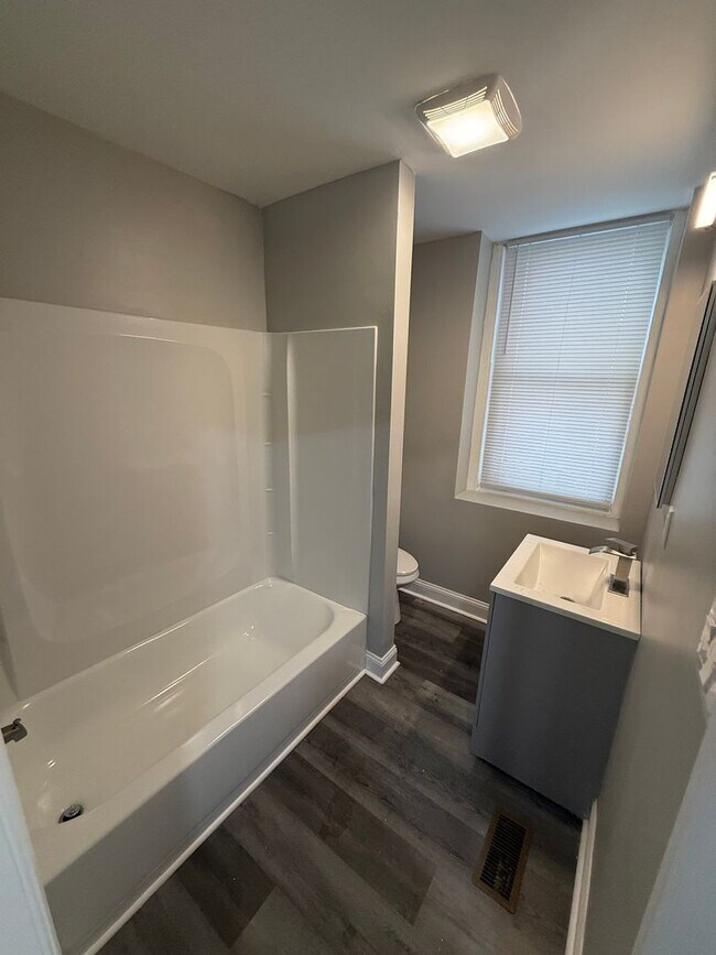 Building Photo - 28 N 50th St