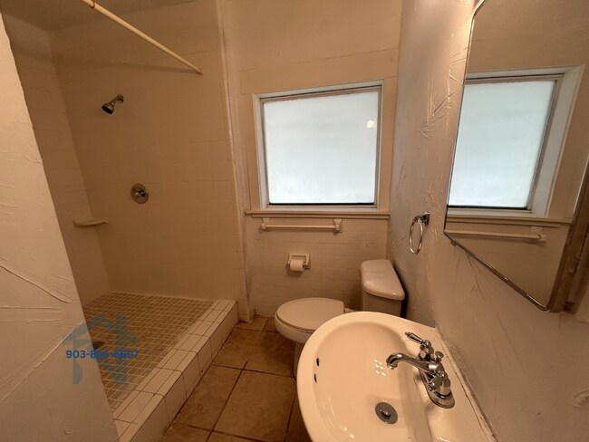 Building Photo - 502 Jefferson Pl