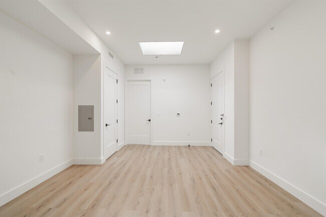 Building Photo - 491 Broadway