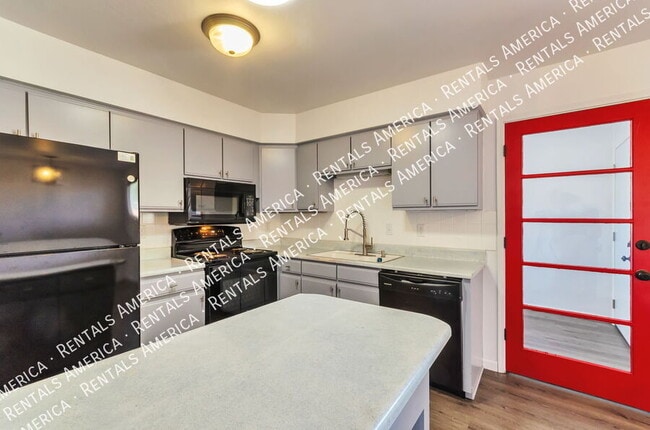 Building Photo - 2118 N Rita Ave