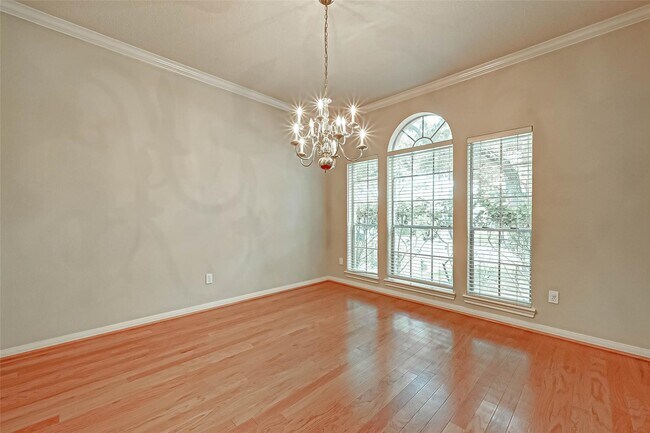 Building Photo - 12419 Shadycrest Dr