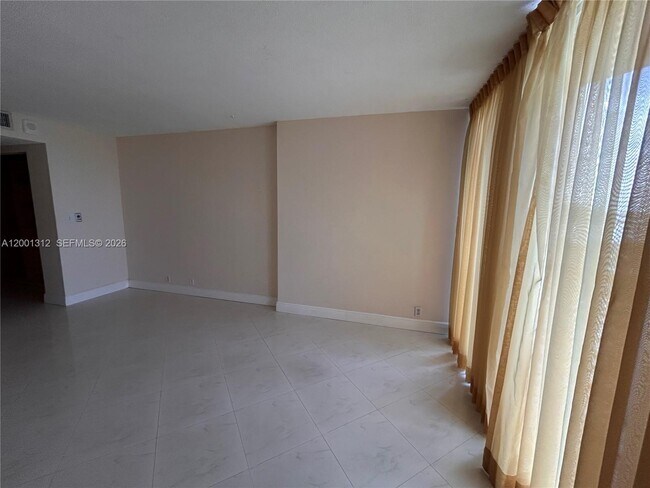 Building Photo - 7601 E Treasure Dr