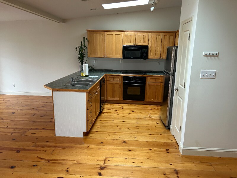 Building Photo - 336 S Main St