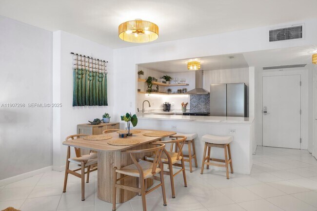 Building Photo - 2301 Collins Ave