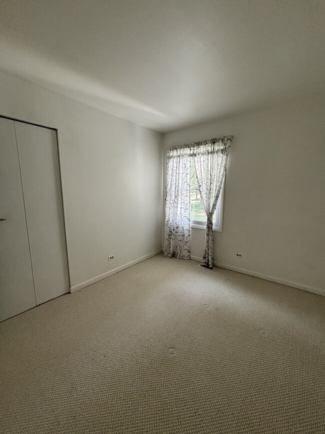 Building Photo - 1720 W Parkside Dr