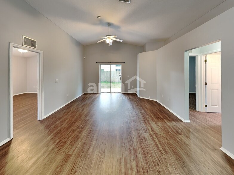 Building Photo - 2328 Hickory Pine St