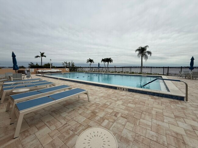 Building Photo - 4260 SE 20th Pl