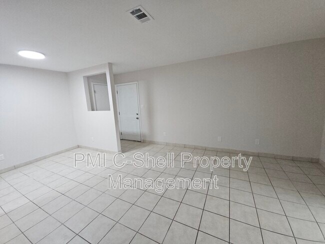 Building Photo - 3409 Green Briar Cir