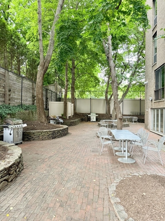Building Photo - 99 Pond Ave
