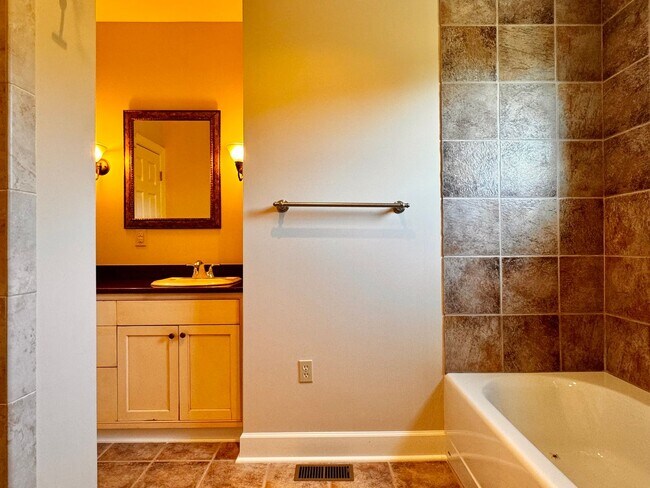 Building Photo - Private Farm Home in North Garden - Enjoy Fantastic Views - Main Level Primary Suite!