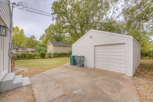 Building Photo - Charming 3-Bedroom Home with Modern Upgrades and Spacious Backyard in a Peaceful Neighborhood