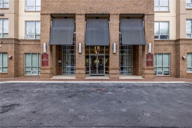 Building Photo - 711 Cosmopolitan Dr NE