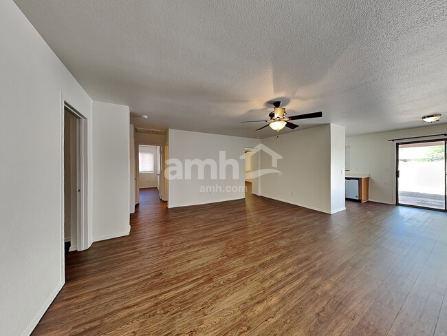 Building Photo - 16400 N Lasso Dr