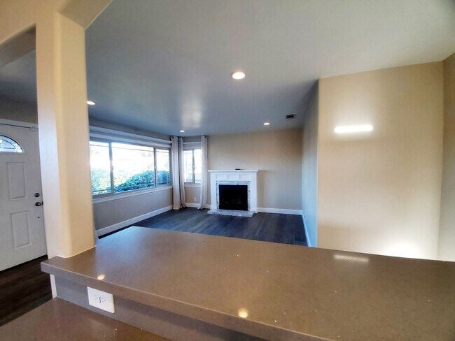 Building Photo - Stunning home in san mateo