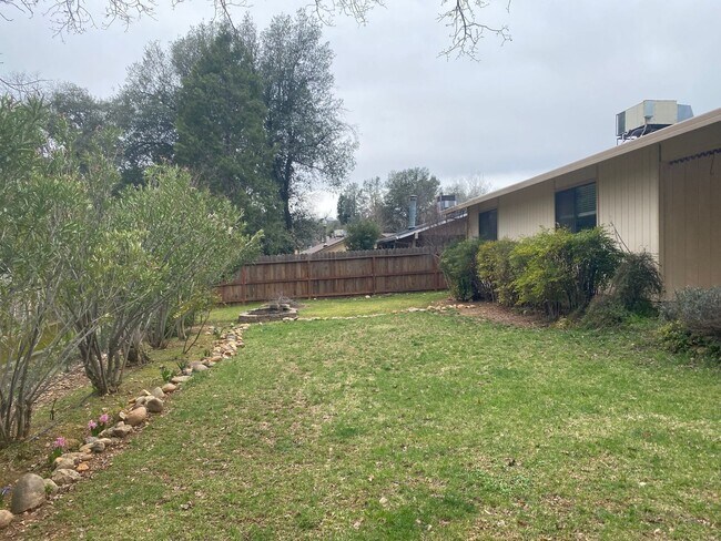 Building Photo - Nice well cared for home in desirable Edge...