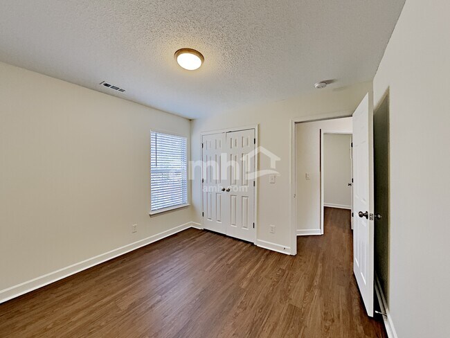 Building Photo - 900 Crowders Woods Dr