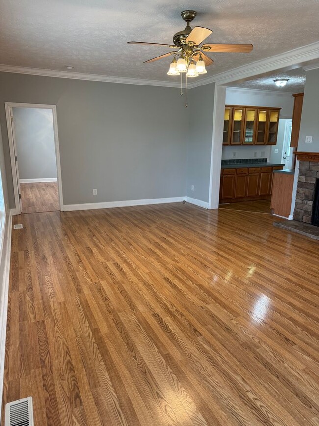 Building Photo - Charming 3 Bed, 2 Bath Home in Maiden – Pe...